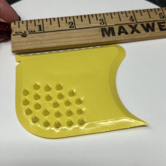 Vtg Tupperware Scrape Em All Scrubber Scraper Kitchen Gadget Yellow Versatile - Picture 1 of 5